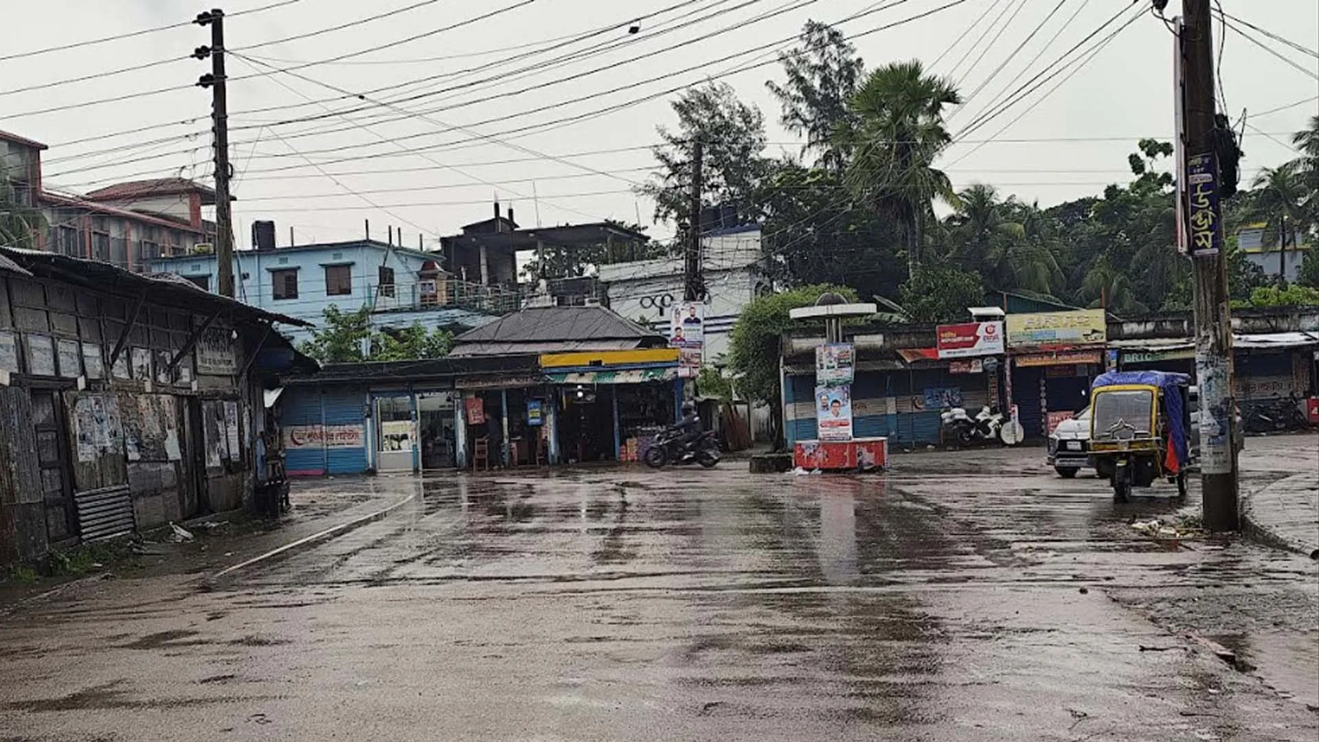 ২৪ ঘণ্টায় ভারী বর্ষণে বিপাকে ভোলার জনজীবন 